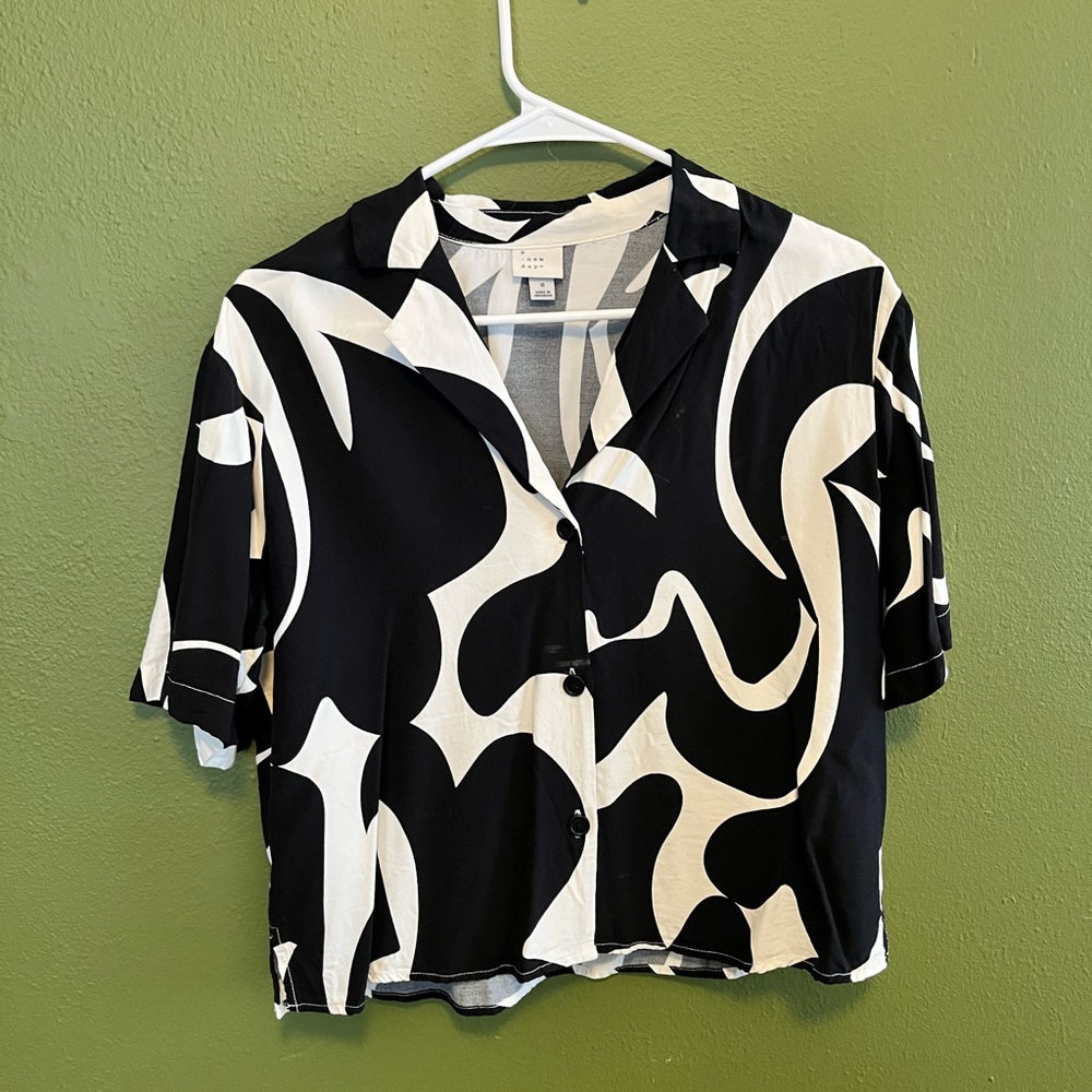Black and White Bold Print Button Up Top